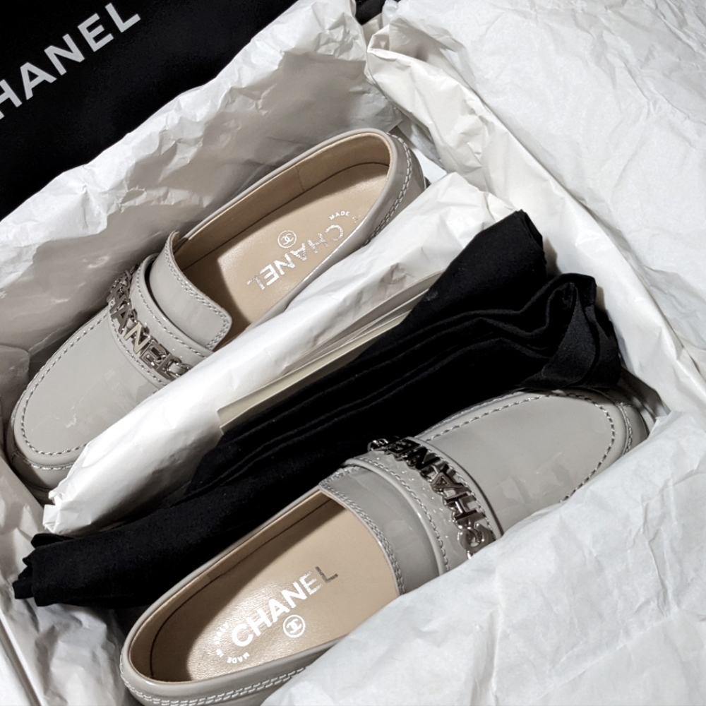 CHANEL 23A Light Grey Loafers size 37.5